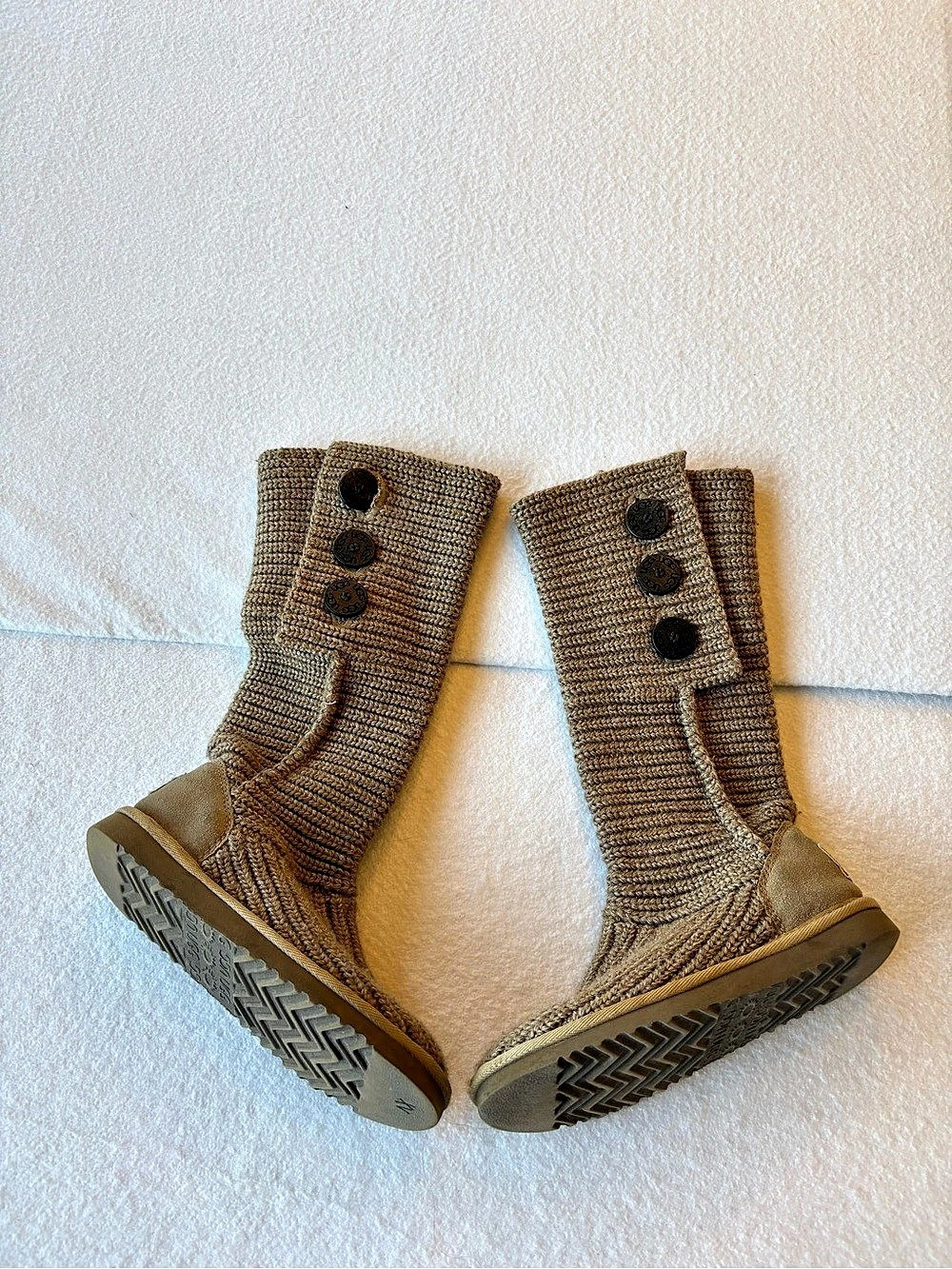 UGG Classic Cardy Knit Button Winter Boots US 6 Brown